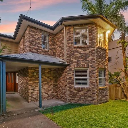 A/c Throughout In Brisbane's Trendiest Suburb Holiday home *