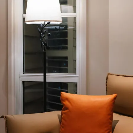 A/c Throughout In Brisbane's Trendiest Suburb * Brisbane