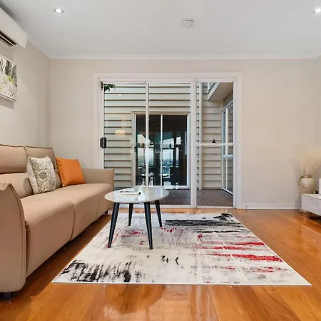 A/c Throughout In Brisbane's Trendiest Suburb * Brisbane