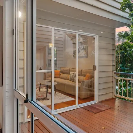 A/c Throughout In Brisbane's Trendiest Suburb Brisbane
