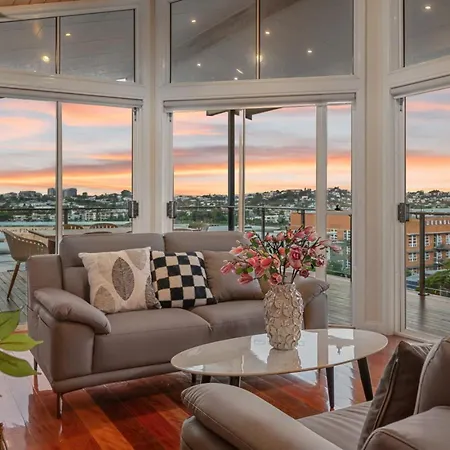 A/c Throughout In Brisbane's Trendiest Suburb Brisbane