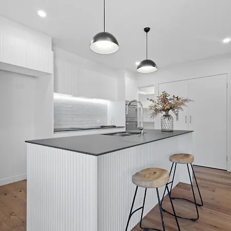 2 Bed Close To Wesley Hospital & Suncorp Stadium Apartment Brisbane