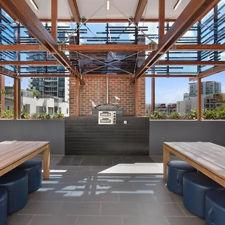 Stylish 1br - Lv26 With Mountain Views, Pool And Park Apartment Brisbane