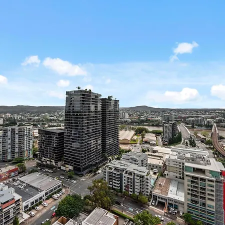 Stylish 1br - Lv26 With Mountain Views, Pool And Park Apartment Brisbane