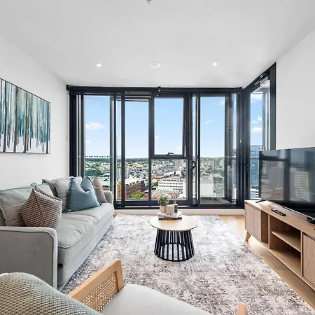 Apartment Stylish Valley With Pool, Huge Gym And Study Desk! *