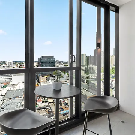 Stylish Valley With Pool, Huge Gym And Study Desk! Apartment Brisbane