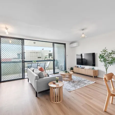 Bright With Car Park - 200m From Main Hub Apartment Brisbane