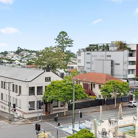 Bright With Car Park - 200m From Main Hub Apartment Brisbane