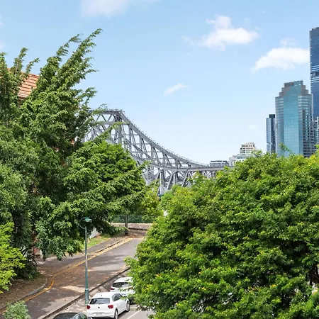 Apartment Bright With Car Park - 200m From Main Hub Brisbane
