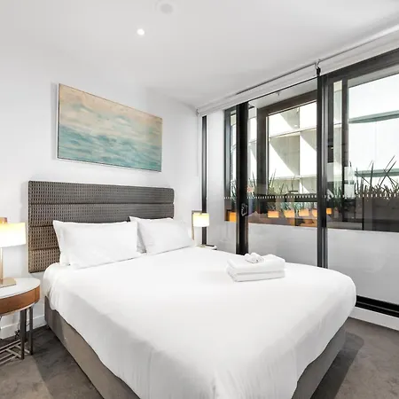 Valley Pad With Infinity Pool, Gym And Office! Brisbane