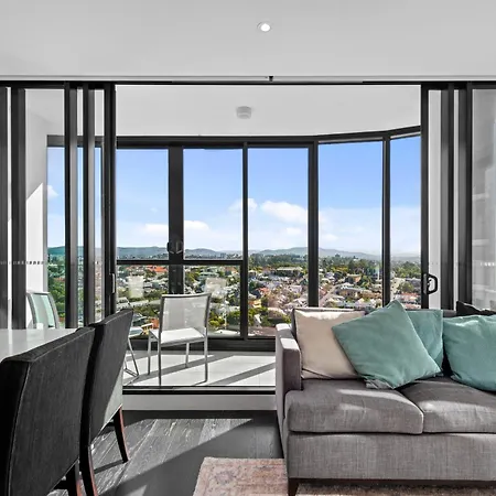 Mountain View With Infinity Pool, Gym And Car Park Apartment Brisbane