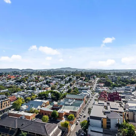Mountain View With Infinity Pool, Gym And Car Park Apartment