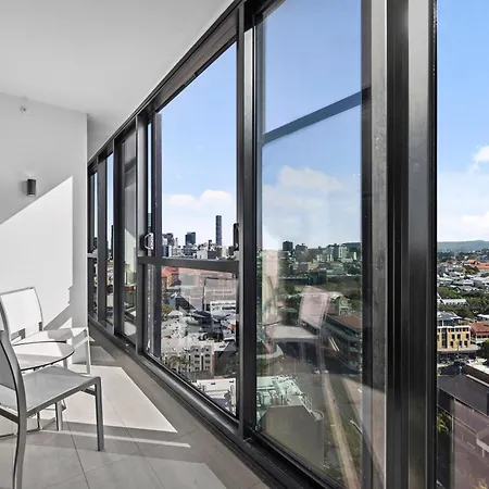 Mountain View With Infinity Pool, Gym And Car Park *
