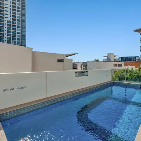 Apartment Modern And Stylish With Large Balcony And Parking! Brisbane
