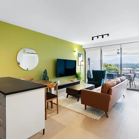 Apartment Modern And Stylish With Large Balcony And Parking! Brisbane