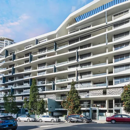 Modern And Stylish With Large Balcony And Parking! Apartment Brisbane