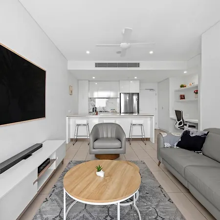 Stunning 1b In South Bank With River & Mountain View Apartment