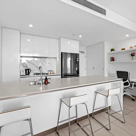 Apartment Stunning 1b In South Bank With River & Mountain View *
