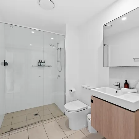 Stunning 1b In South Bank With River & Mountain View *