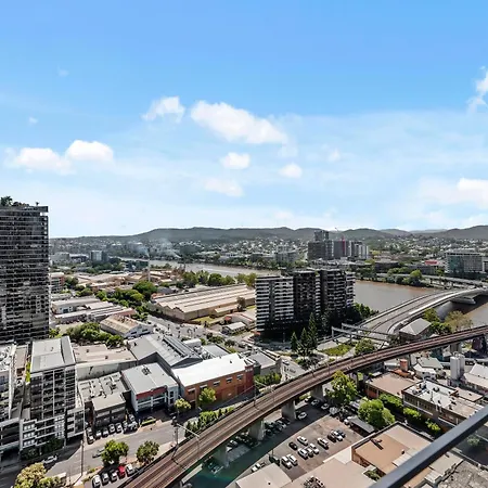Stunning 1b In South Bank With River & Mountain View Apartment Brisbane
