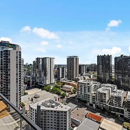Apartment Stunning 1b In South Bank With River & Mountain View