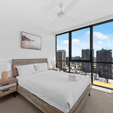 Apartment Stunning 1b In South Bank With River & Mountain View *