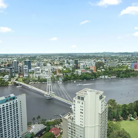 Cbd 2br With Breathtaking Views, Pool & Gym Brisbane