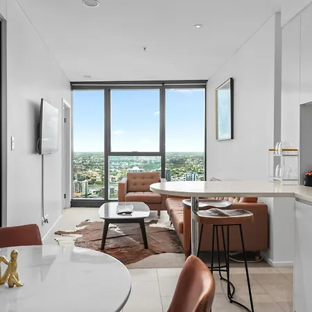 Apartment Cbd 2br With Breathtaking Views, Pool & Gym