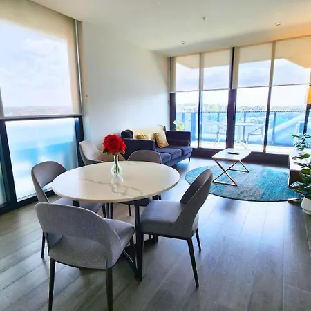 2br Luxury Retreat With Rooftop Pool Access Brisbane