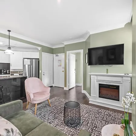 Historic 2br In Center - Walk To Everything! Apartment *