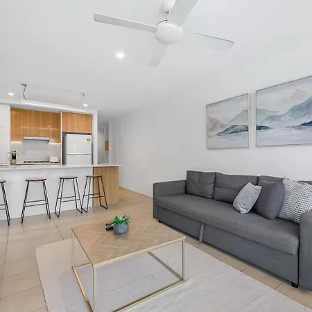 Apartment Million Dollar Views And Location! Walk To Cbd! *