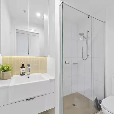 Million Dollar Views And Location! Walk To Cbd! Apartment *