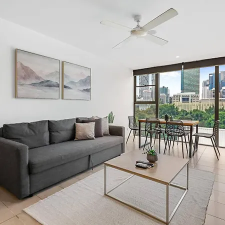 Apartment Million Dollar Views And Location! Walk To Cbd! Brisbane
