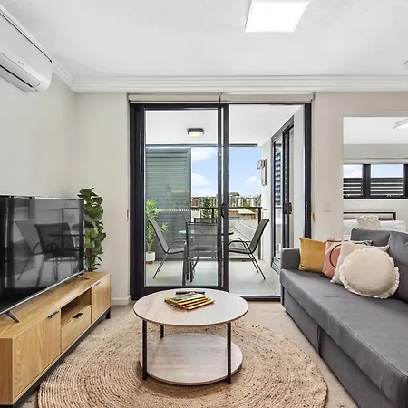 Modern And South Bank Apartment! Walk To Cbd *