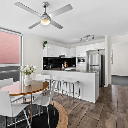 Comfy And Bright With Huge Balcony! Apartment
