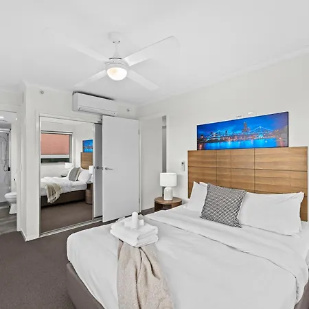 Comfy And Bright With Huge Balcony! * Brisbane
