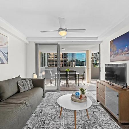 Comfy And Bright With Huge Balcony! Apartment