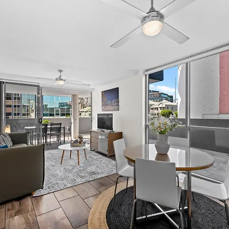 Apartment Comfy And Bright With Huge Balcony! Brisbane