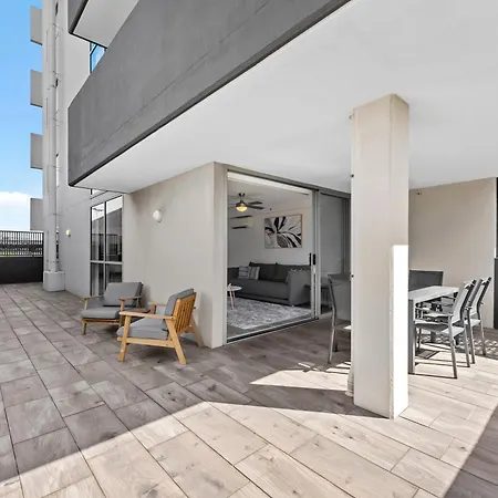 Comfy And Bright With Huge Balcony! Brisbane