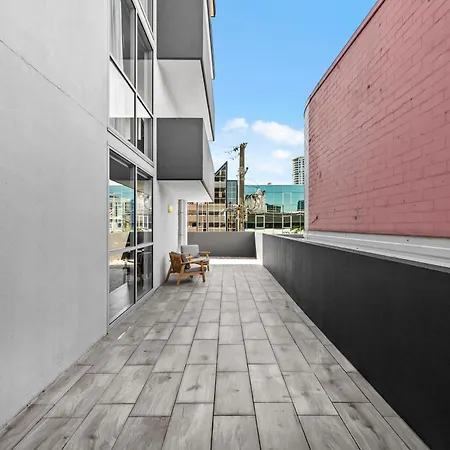 Comfy And Bright With Huge Balcony! Apartment *