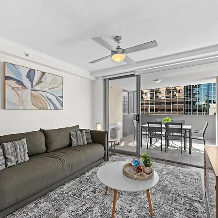 Comfy And Bright With Huge Balcony! Apartment Brisbane