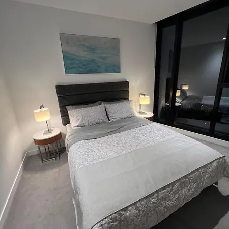 Apartment Entire Flat W Infinity Pool And 5m Walk To Valley Station Brisbane