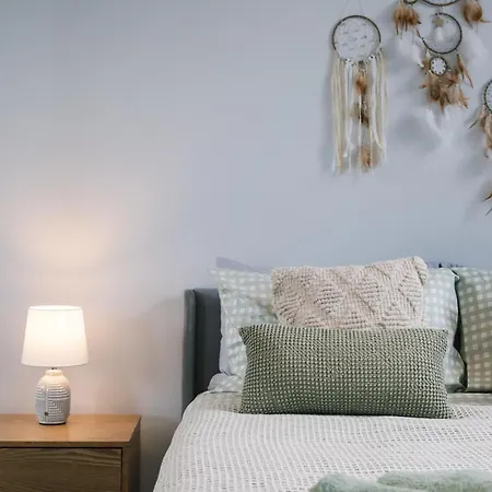 Boho Retreat - Walk To Gabba Stadium - Free Parking
