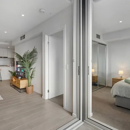 Boho Retreat - Walk To Gabba Stadium - Free Parking Apartment