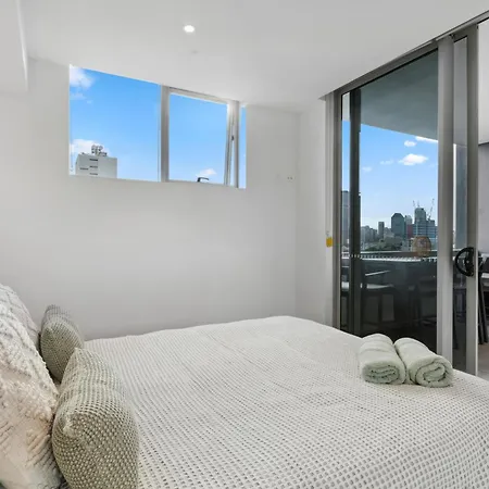 Boho Retreat - Walk To Gabba Stadium - Free Parking *