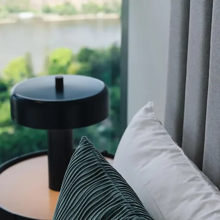 Luxury River & Access Apartment