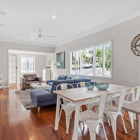 Charming Short Distance To Cbd With Parking Apartment