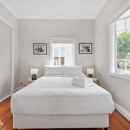 Charming Short Distance To Cbd With Parking Brisbane