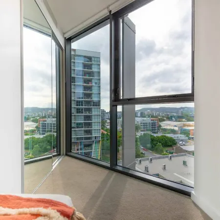 Apartment Stunning Getaway One King Bed With Unlimited Wi-fi *