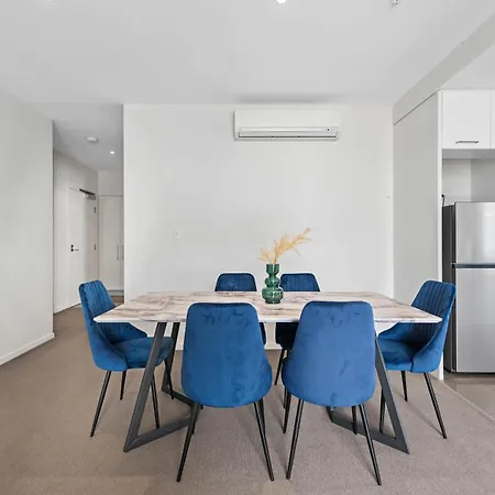 Spacious Portside With Car Park, Bath And Balcony Apartment
